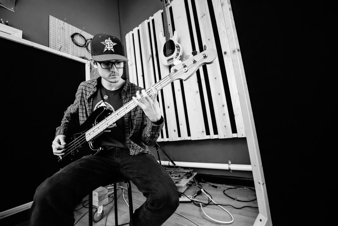 Bass tracking session